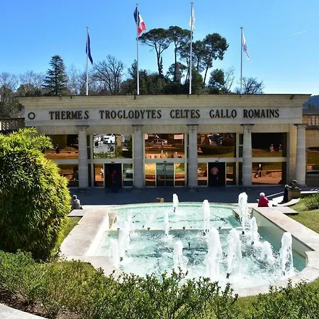 Studio A 100 Metres Des Thermes 公寓